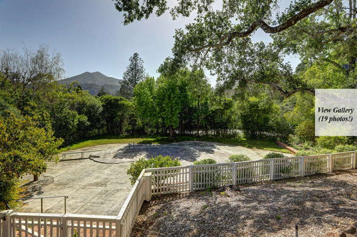 Ranch home with fence