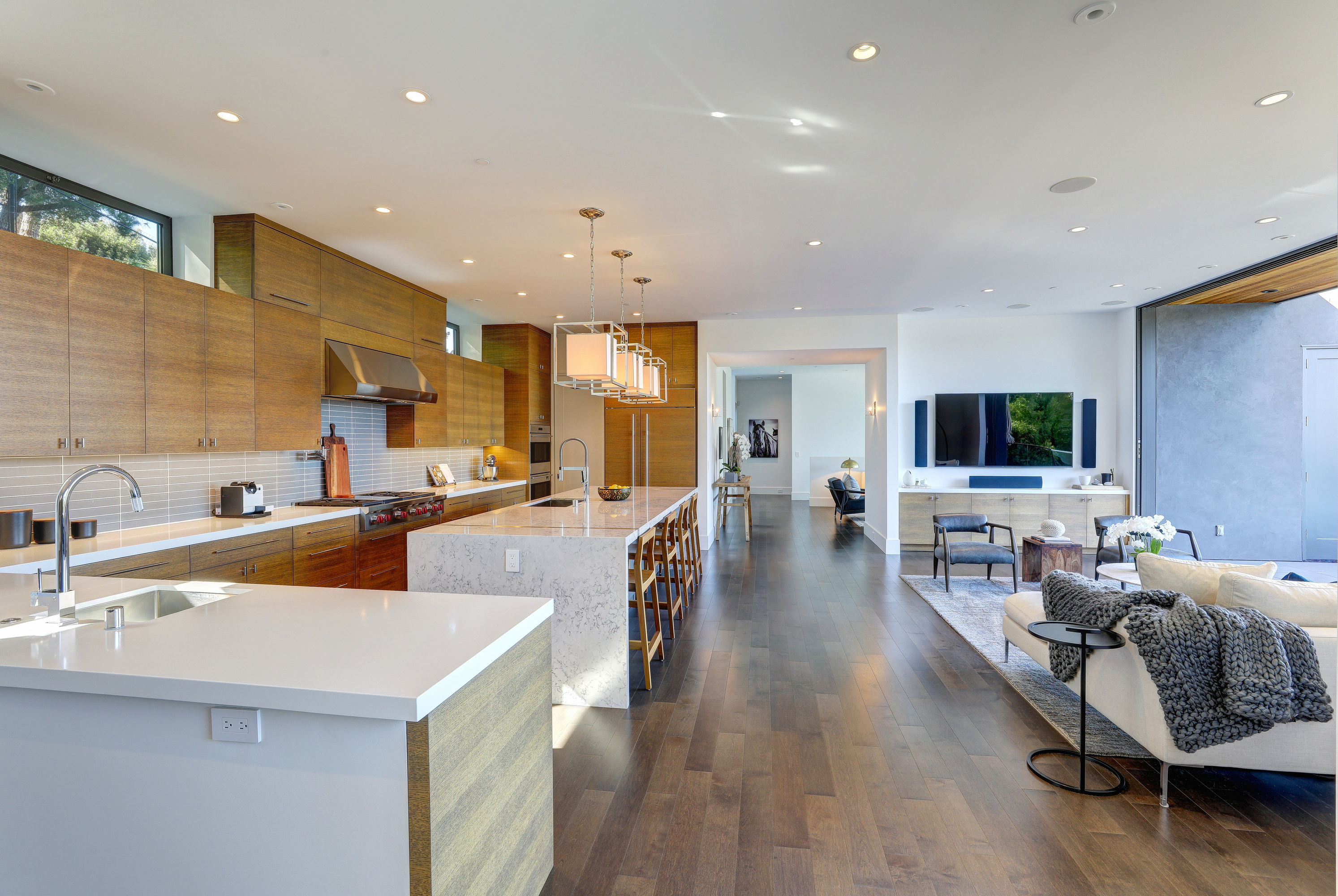 4755 Paradise Drive Image #12