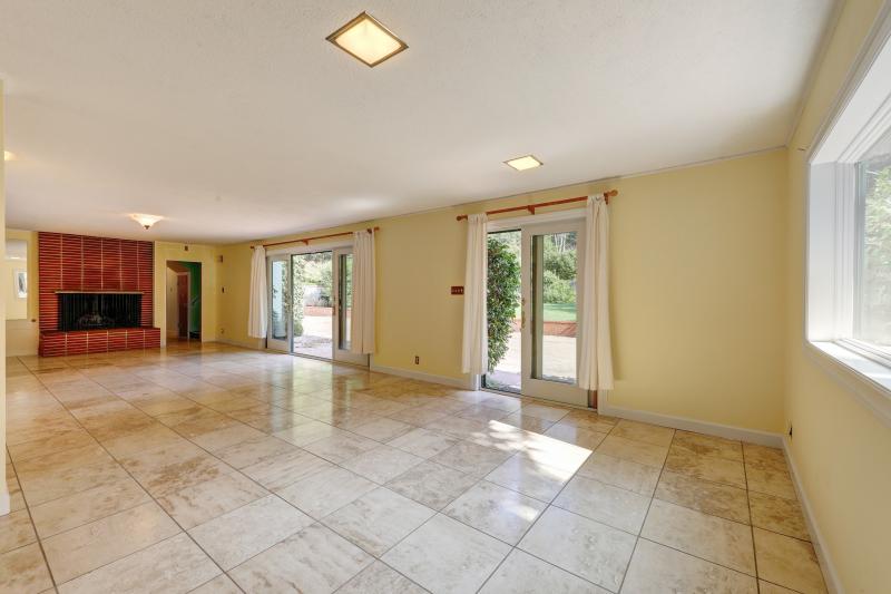 2 Berry Lane tile room with fireplace