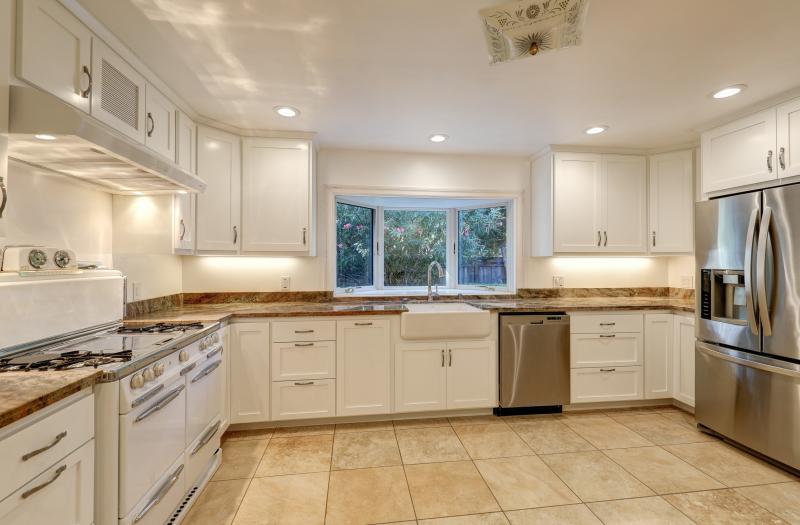 2 Berry Lane kitchen food prep area