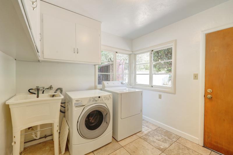 2 Berry Lane  laundry room