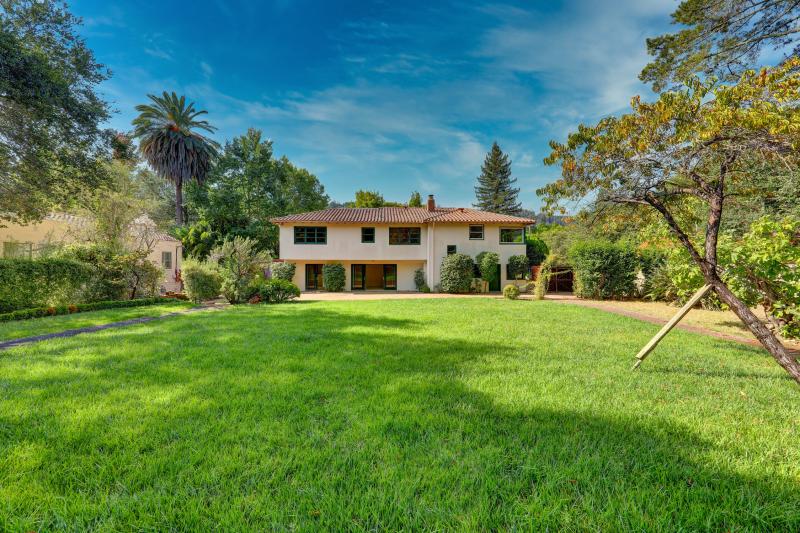 2 Berry Lane land and stucco home