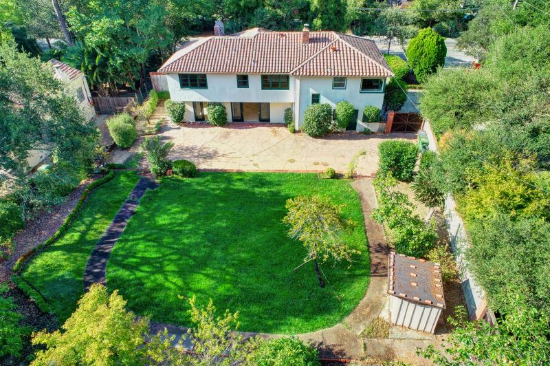 2 Berry Lane overhead view of property