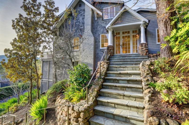 2 Madera Avenue stone steps