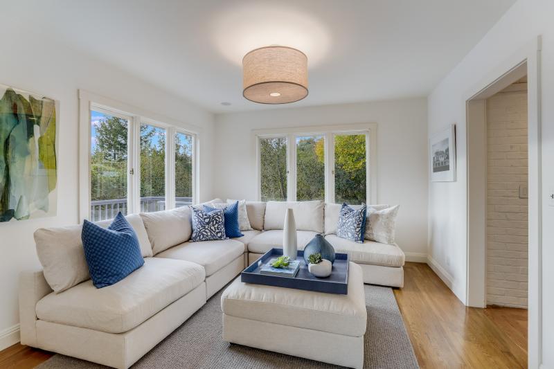 2 Madera Avenue living area with windows