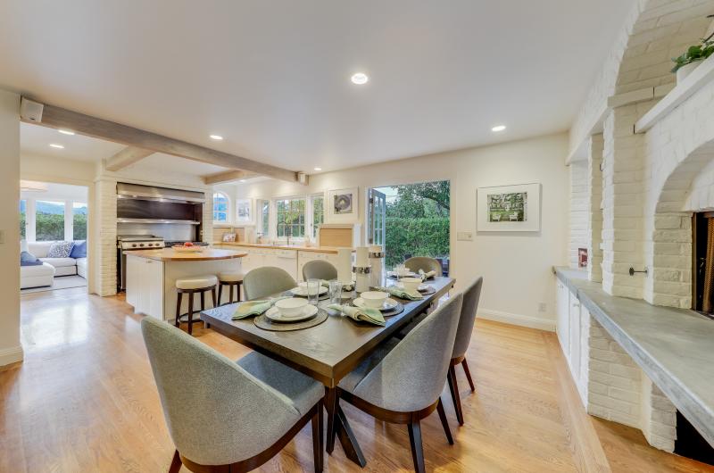 2 Madera Avenue formal dining area with kitchen