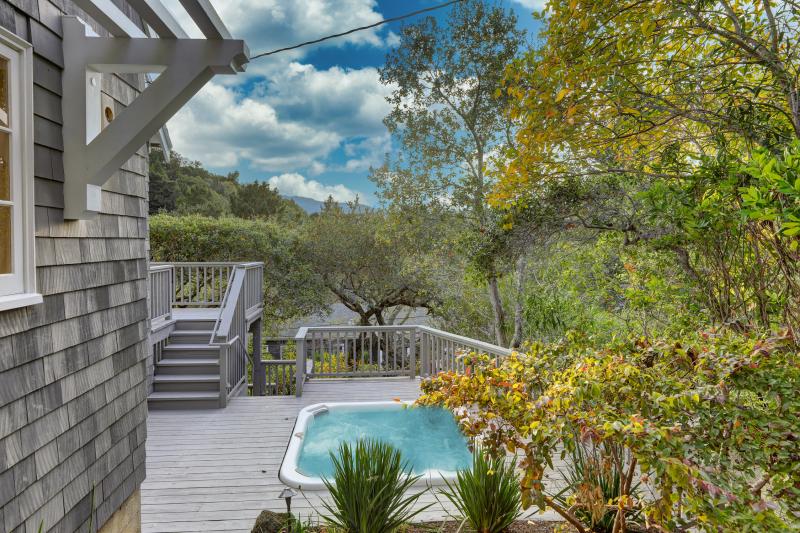 2 Madera Avenue Jacuzzi on deck. 