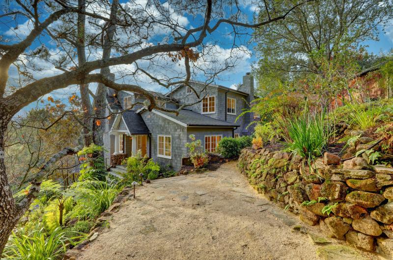 2 Madera Avenue dirt pathway leading to hillside home