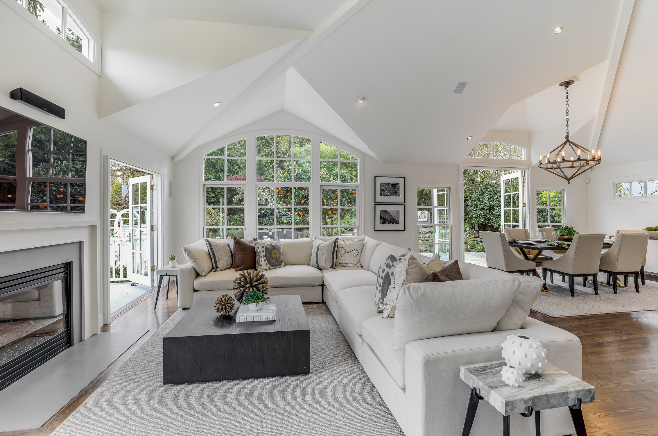41 Austin Avenue dining and living area