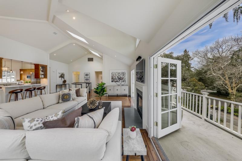 41 Austin Avenue indoor outdoor living room