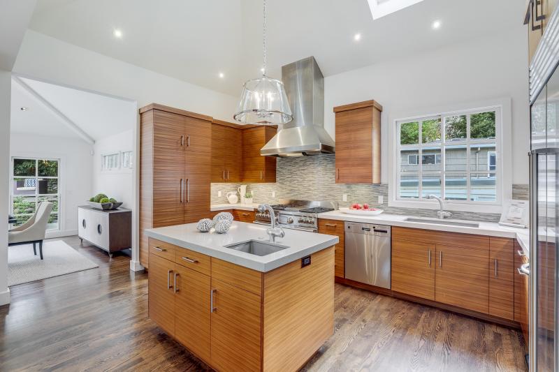 41 Austin Avenue kitchen with island