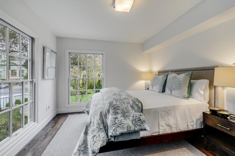 41 Austin Avenue bedroom with windows