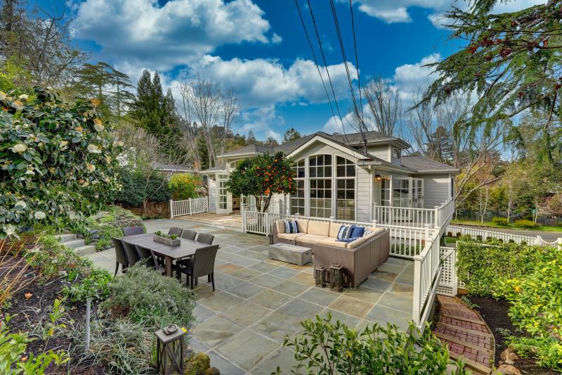 41 Austin Avenue open view of back yard