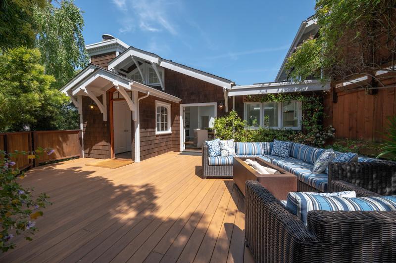 34 Bella Vista Avenue deck with patio sofas