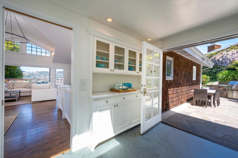 34 Bella Vista Avenue living room, deck