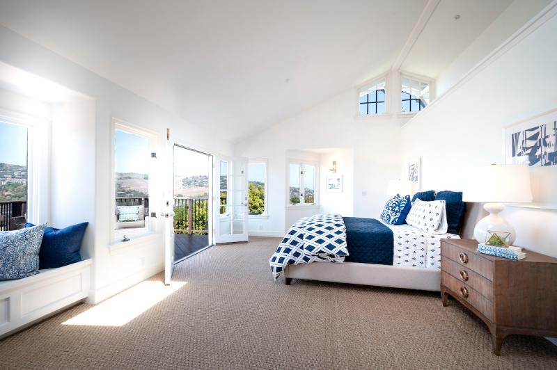 34 Bella Vista Avenue burbur carpet in large bedroom