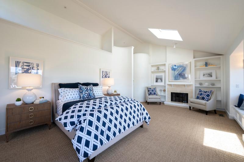 34 Bella Vista Avenue bed with blue duvet