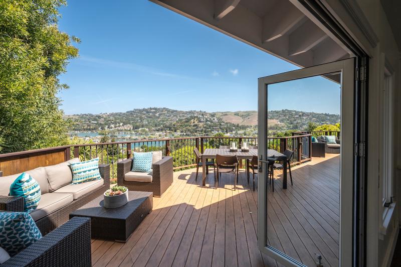 34 Bella Vista Avenue deck and view