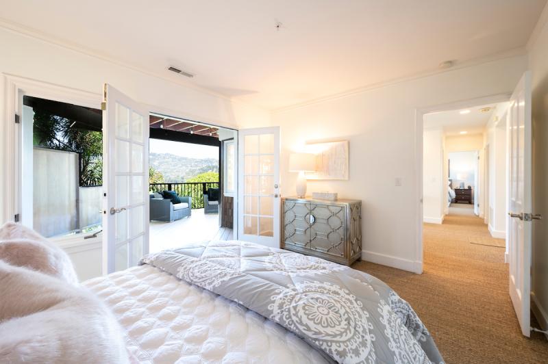 34 Bella Vista Avenue hallway and bedroom