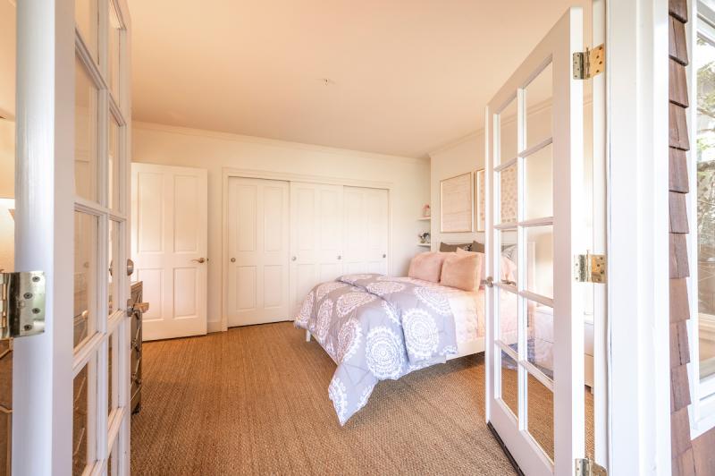 34 Bella Vista Avenue looking into bedroom