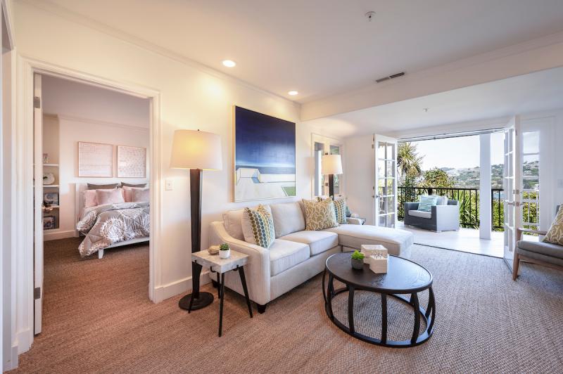 34 Bella Vista Avenue living room with open door