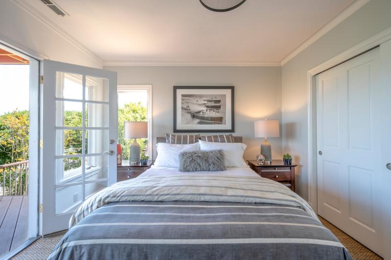 34 Bella Vista Avenue stright on view of bed