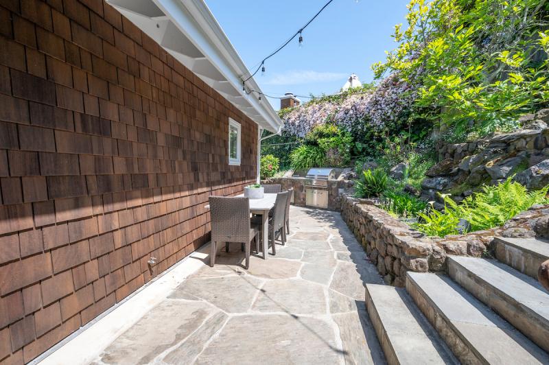 34 Bella Vista Avenue stone walkway