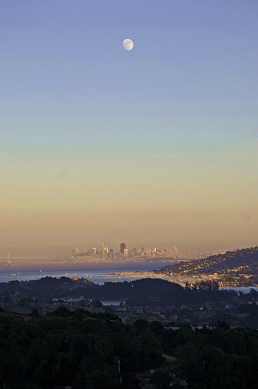 1 Via Vandyke moon above the skyline