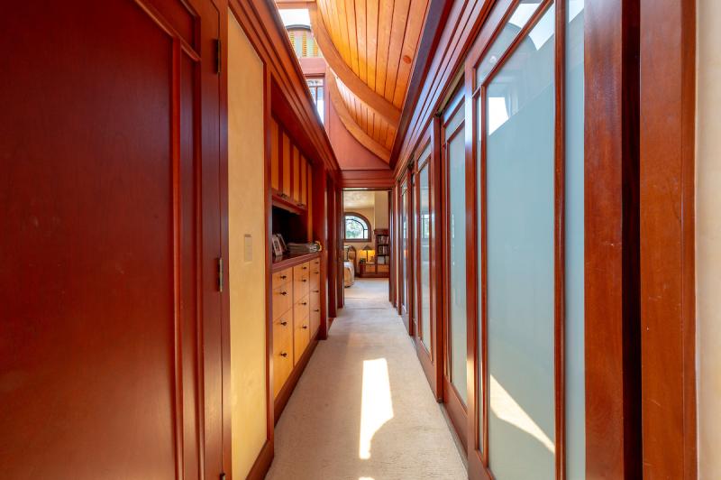 1 Via Vandyke hallway with smoked glass and wood