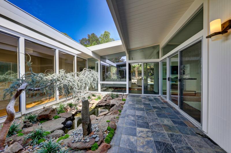 85 El Capitan Drive  courtyard with zen garden