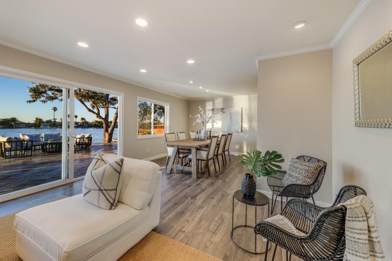 indoor outdoor living room