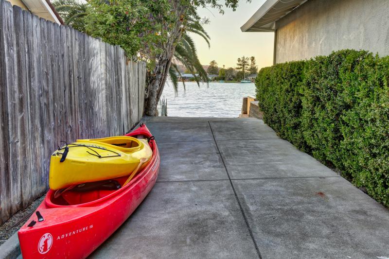 kayaks and launch 