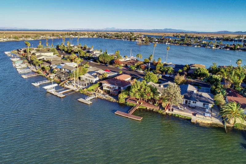 houses on the water