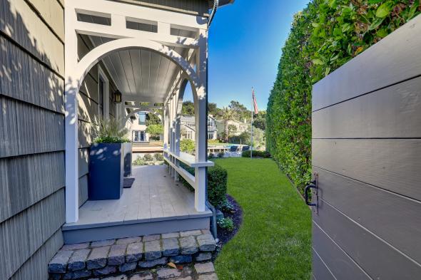 5 Hilarita Circle, Belvedere #61 5 Hilarita Circle side deck and hedge