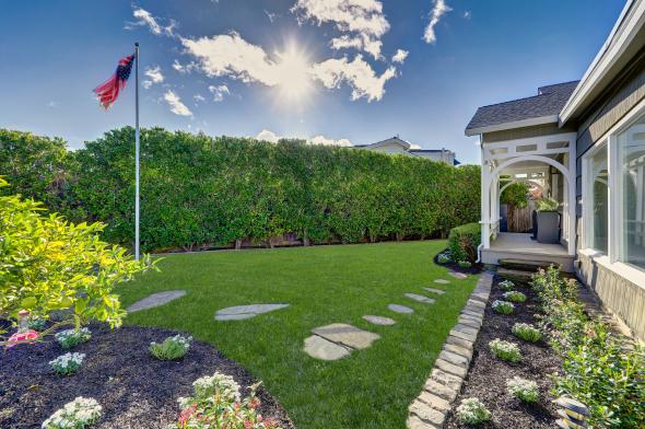 5 Hilarita Circle, Belvedere #61 5 Hilarita Circle lawn with flag