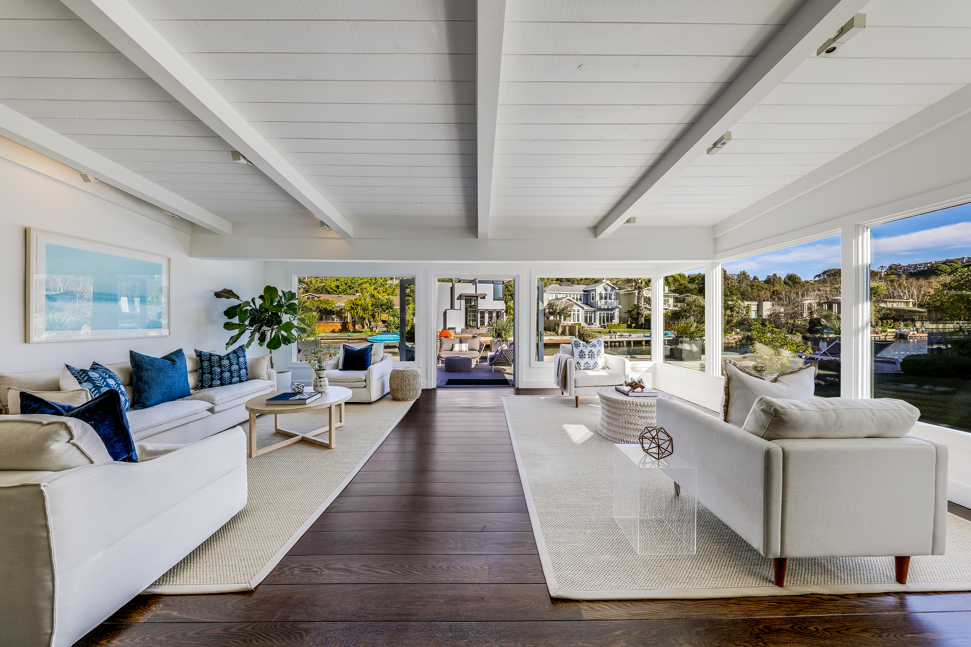 5 Hilarita Circleliving room with windows