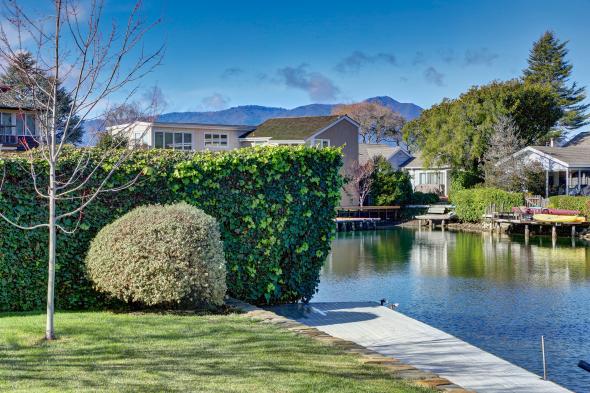 5 Hilarita Circle, Belvedere #61 5 Hilarita Circle privacy hedge