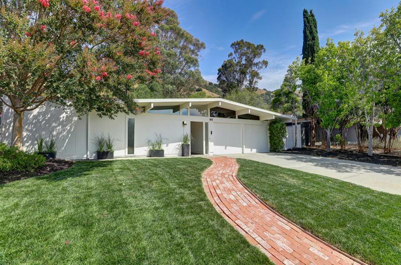 85 El Capitan Drive  brick walkway on the lawn