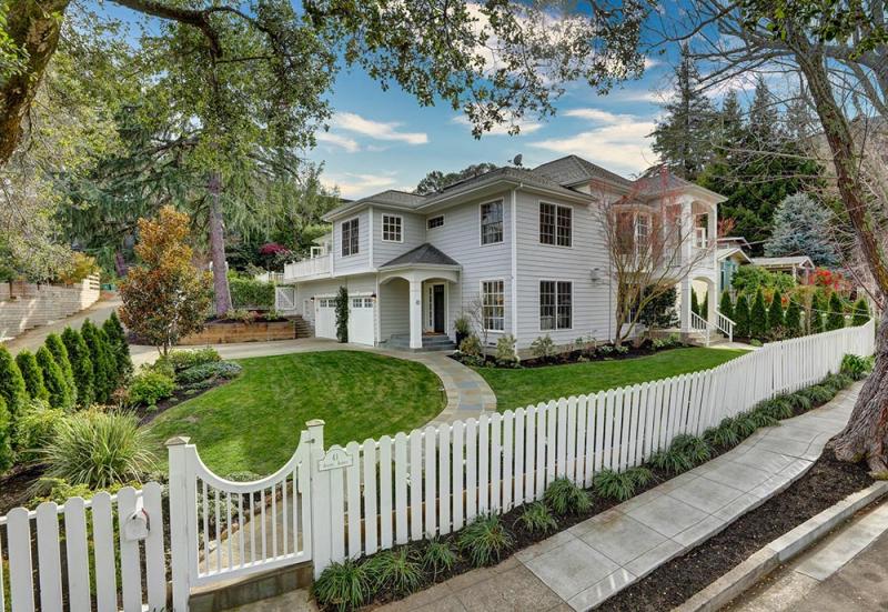 41 Austin Avenue white picket fence