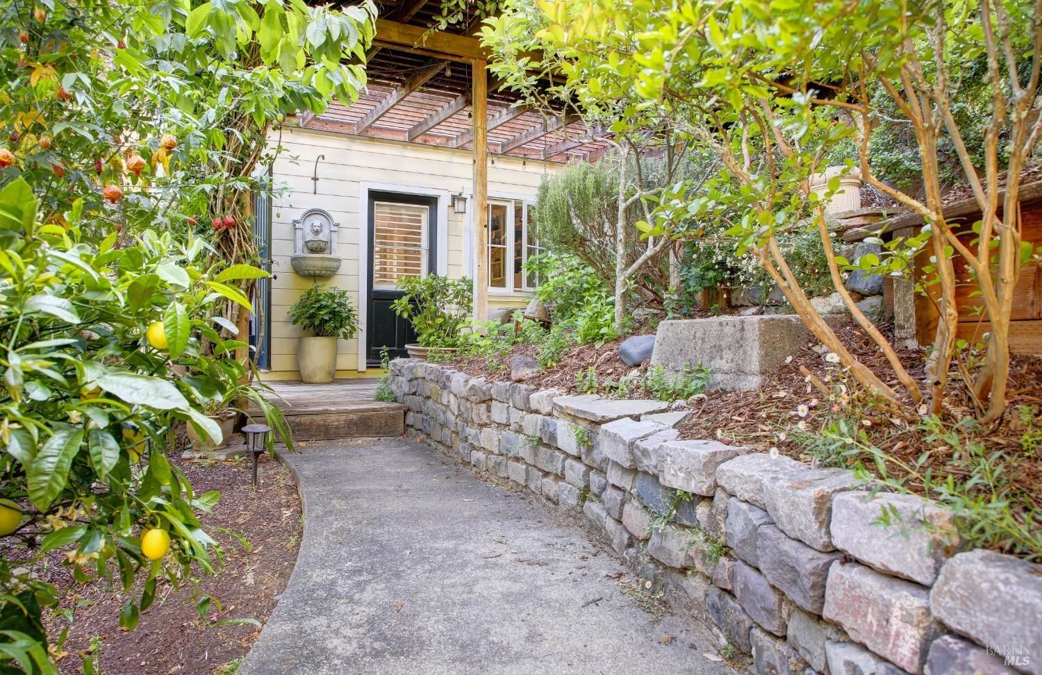 17 Oak Road, Larkspur #60