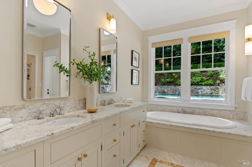 22 Chestnut Avenue, Ross #97