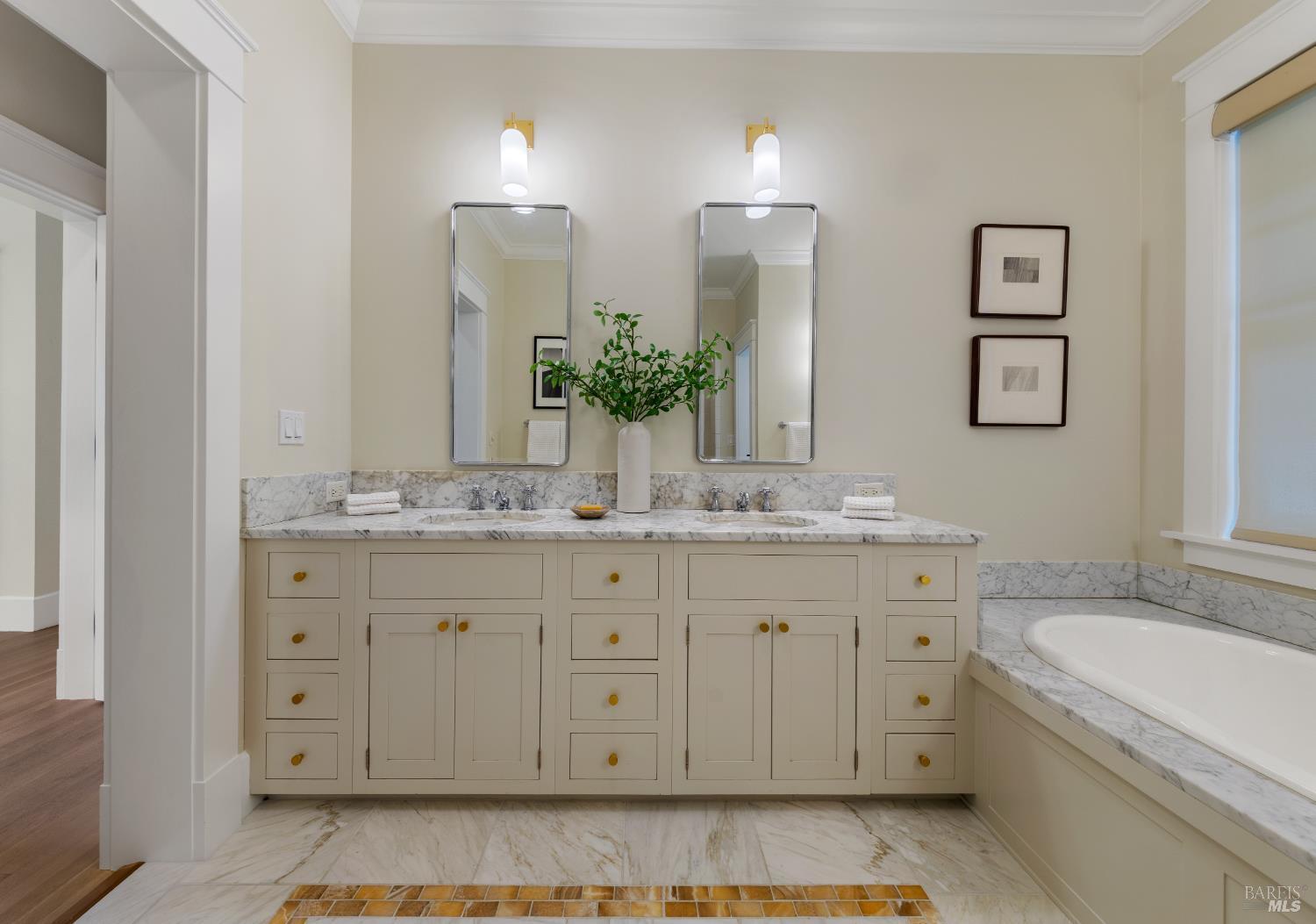 22 Chestnut Avenue, Ross #97