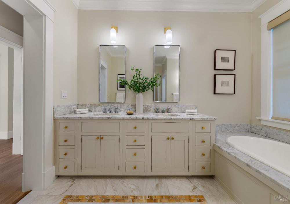 22 Chestnut Avenue, Ross #97