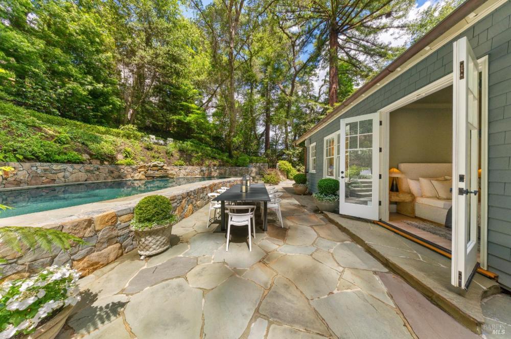 22 Chestnut Avenue, Ross #97