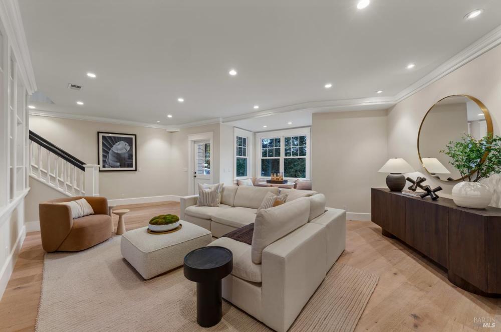 22 Chestnut Avenue, Ross #97