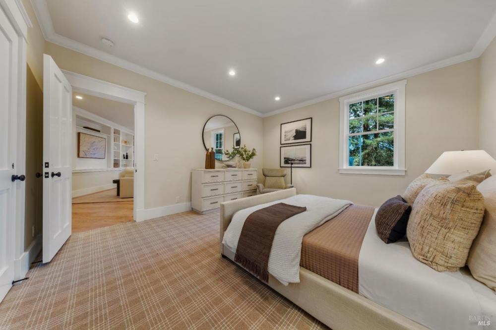 22 Chestnut Avenue, Ross #97