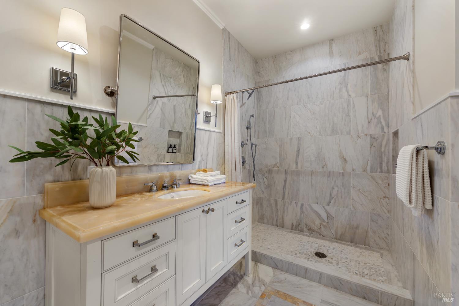 22 Chestnut Avenue, Ross #97