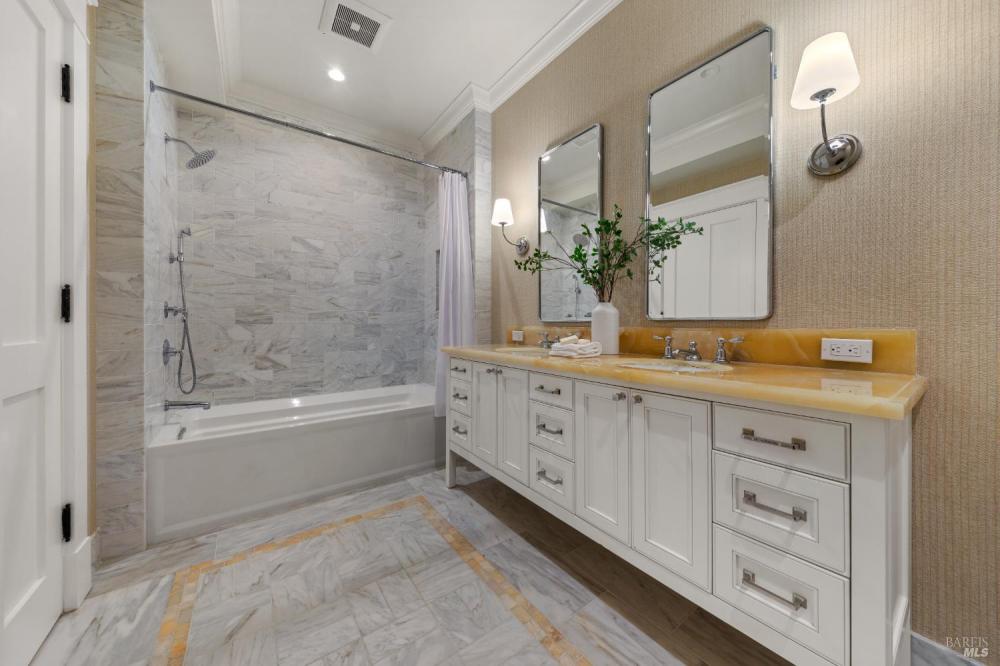 22 Chestnut Avenue, Ross #97