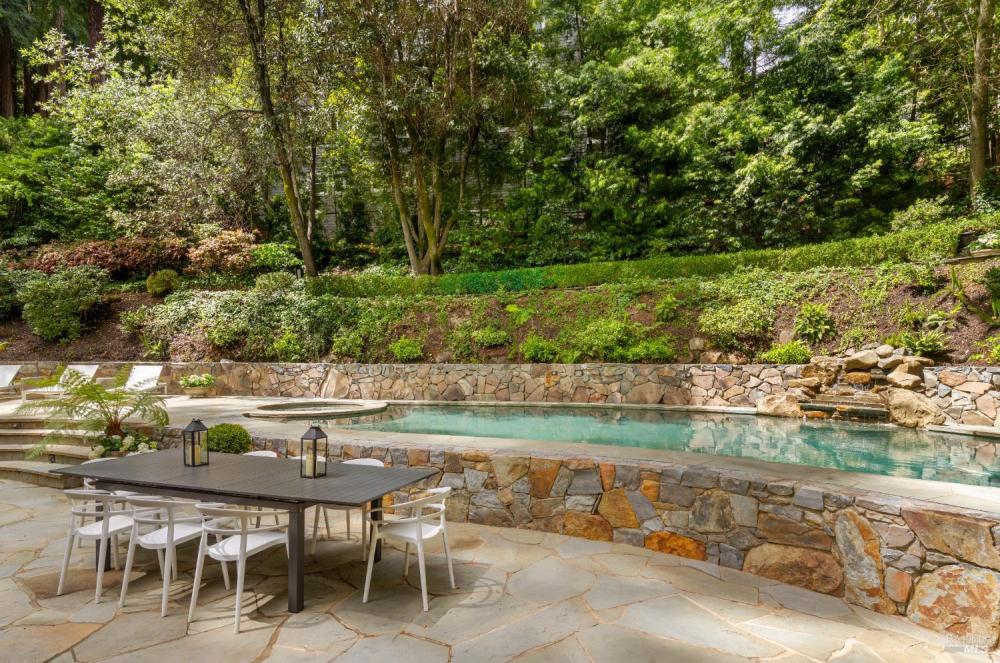 22 Chestnut Avenue, Ross #97