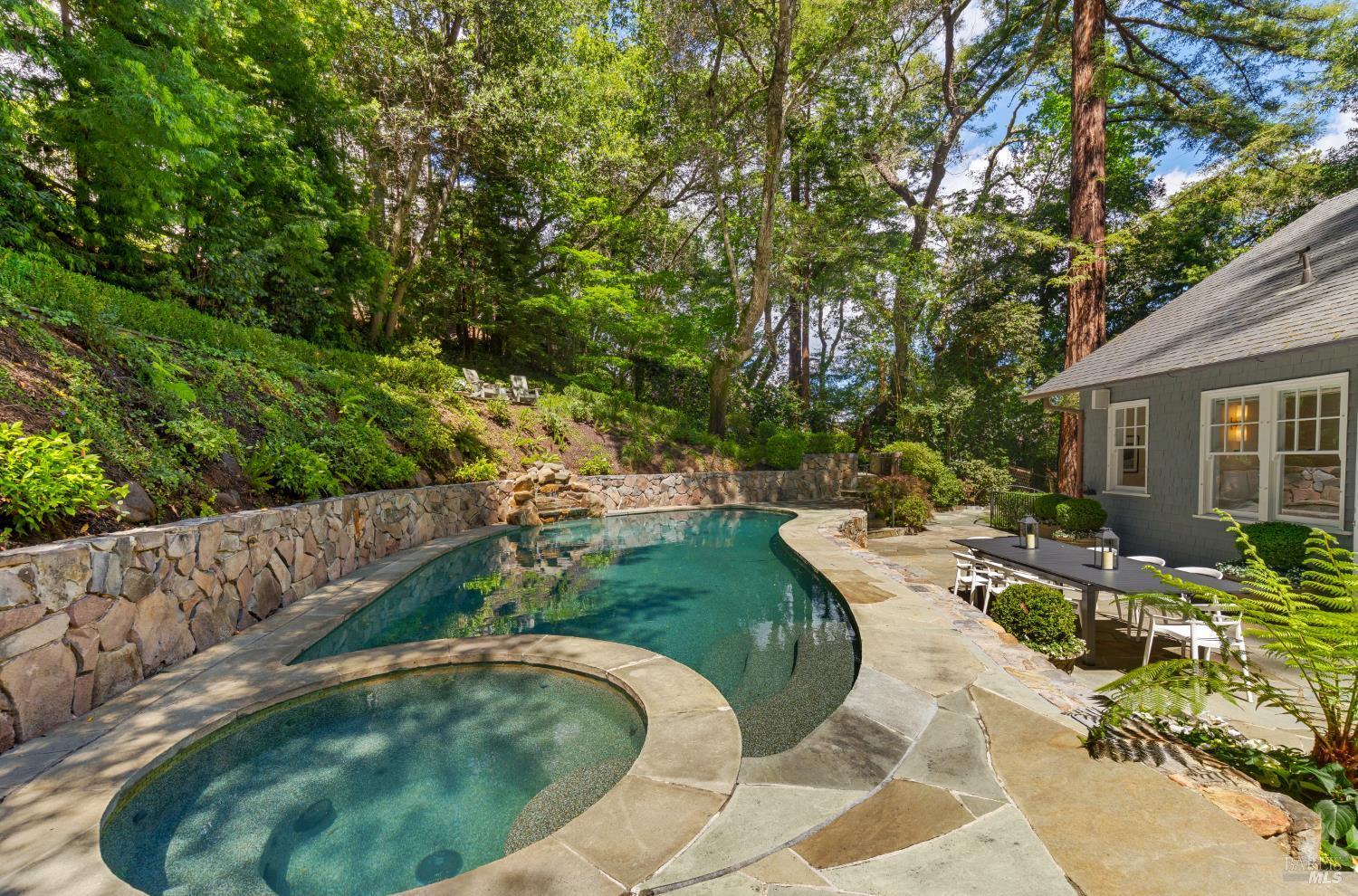 22 Chestnut Avenue, Ross #97